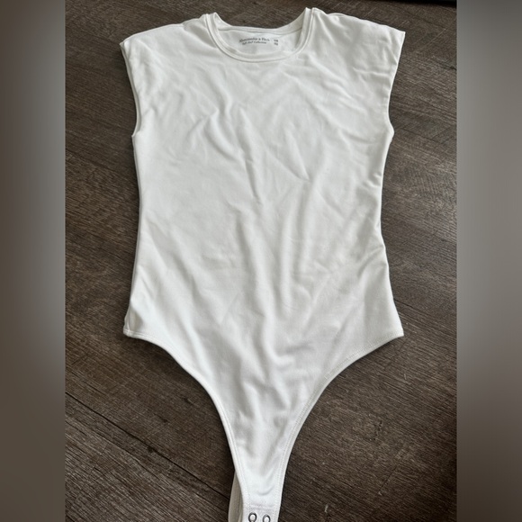 Abercrombie padded shoulder sleeveless bodysuit - Picture 1 of 3